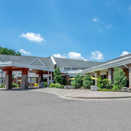 Quality Inn & Suites Брамптон Экстерьер фото