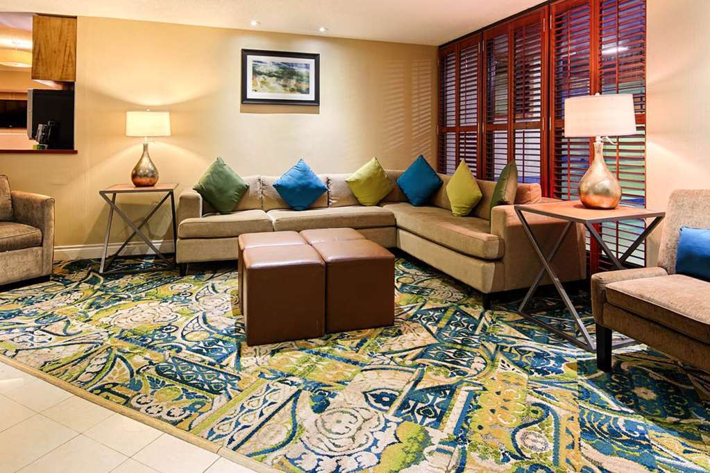Quality Inn & Suites Брамптон Интерьер фото